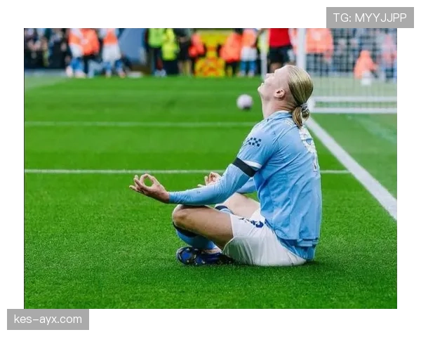 哈兰德在强强对话中的表现稳定性与战术角色分析