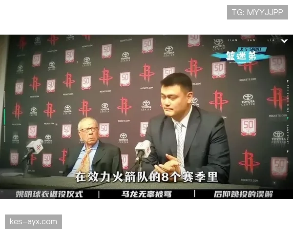 姚明退役后住上海老洋房，早餐吃三明治配手冲咖啡，球迷蹲门口只为看他遛狗