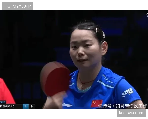 何卓佳出门带的包比我三个月工资还贵，刷到照片我当场尴尬