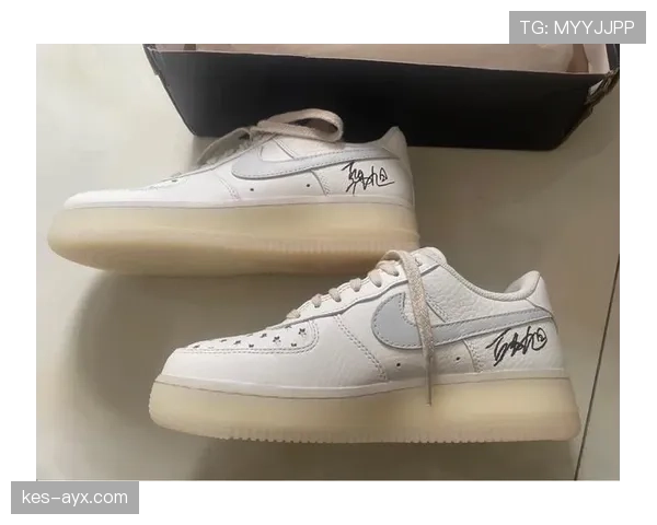 韩旭穿着球鞋逛街？一看价格差点把钱包笑瘫了！